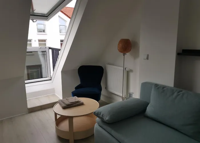 Dachzimmer Mit Kochecke Und Duschbad, Nahe Messe