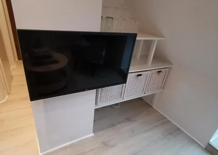 Dachzimmer Mit Kochecke Und Duschbad, Nahe Messe