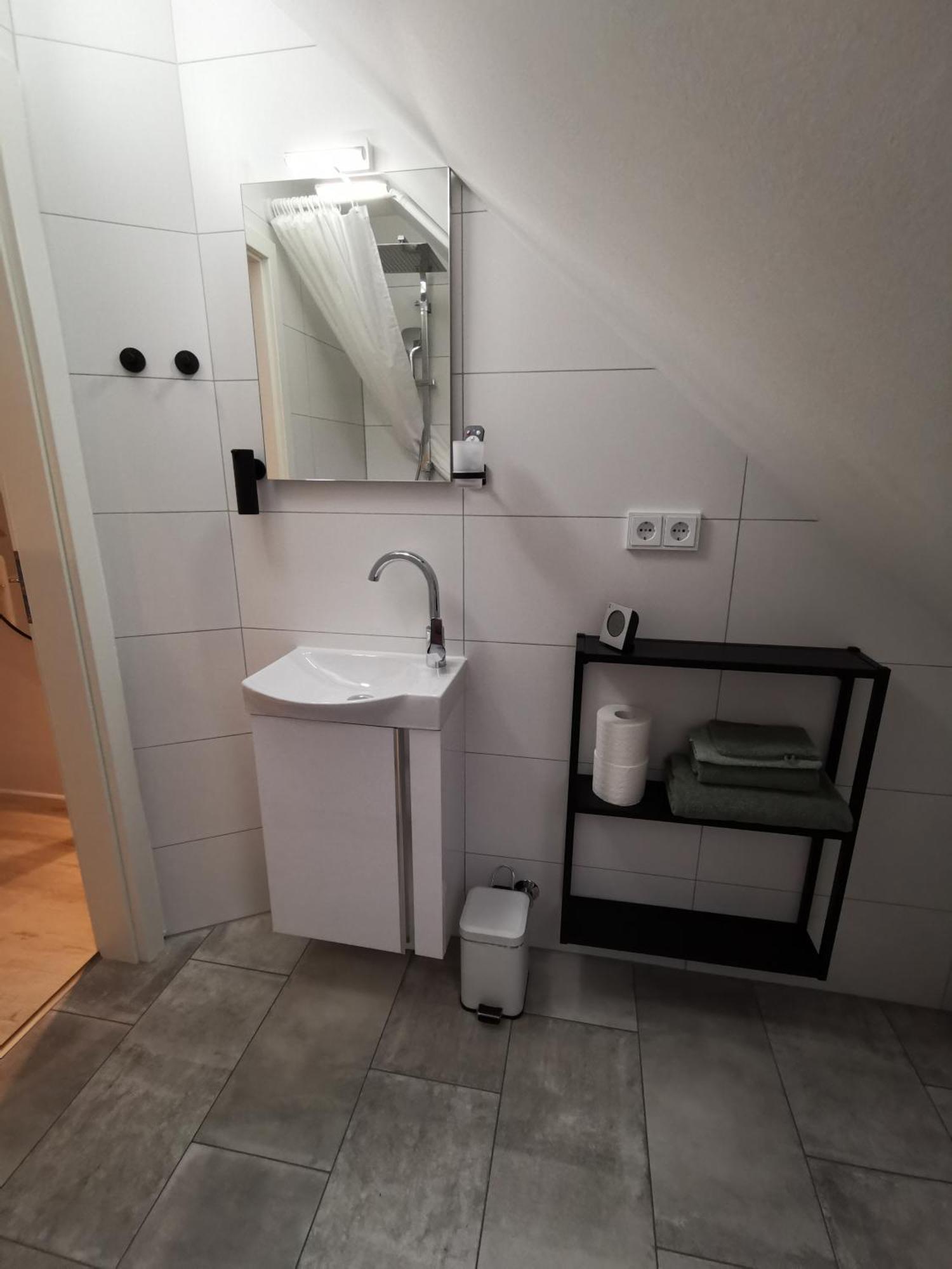 Appartement Dachzimmer Mit Kochecke Und Duschbad, Nahe Messe Hannover