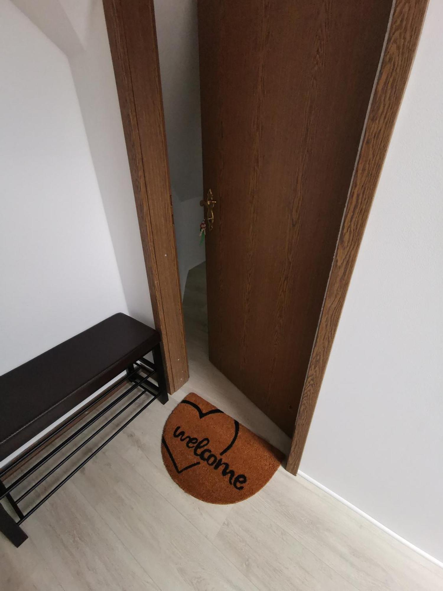 Appartement Dachzimmer Mit Kochecke Und Duschbad, Nahe Messe