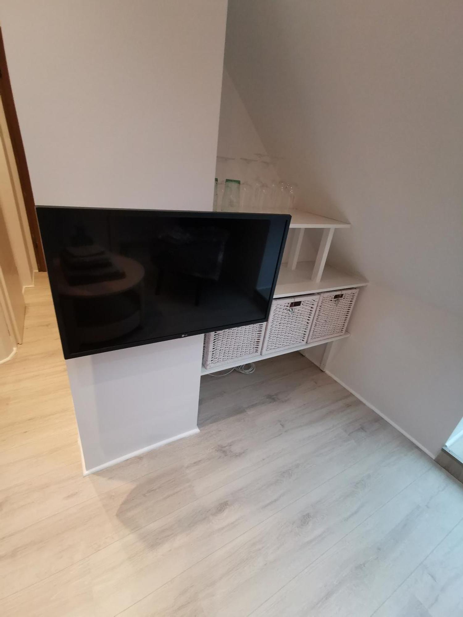 Dachzimmer Mit Kochecke Und Duschbad, Nahe Messe