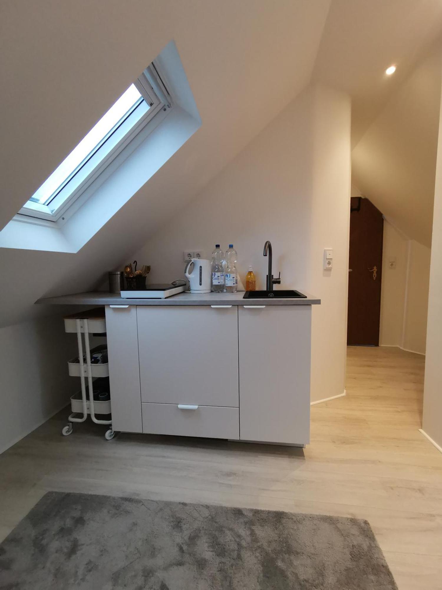 Appartement Dachzimmer Mit Kochecke Und Duschbad, Nahe Messe *
