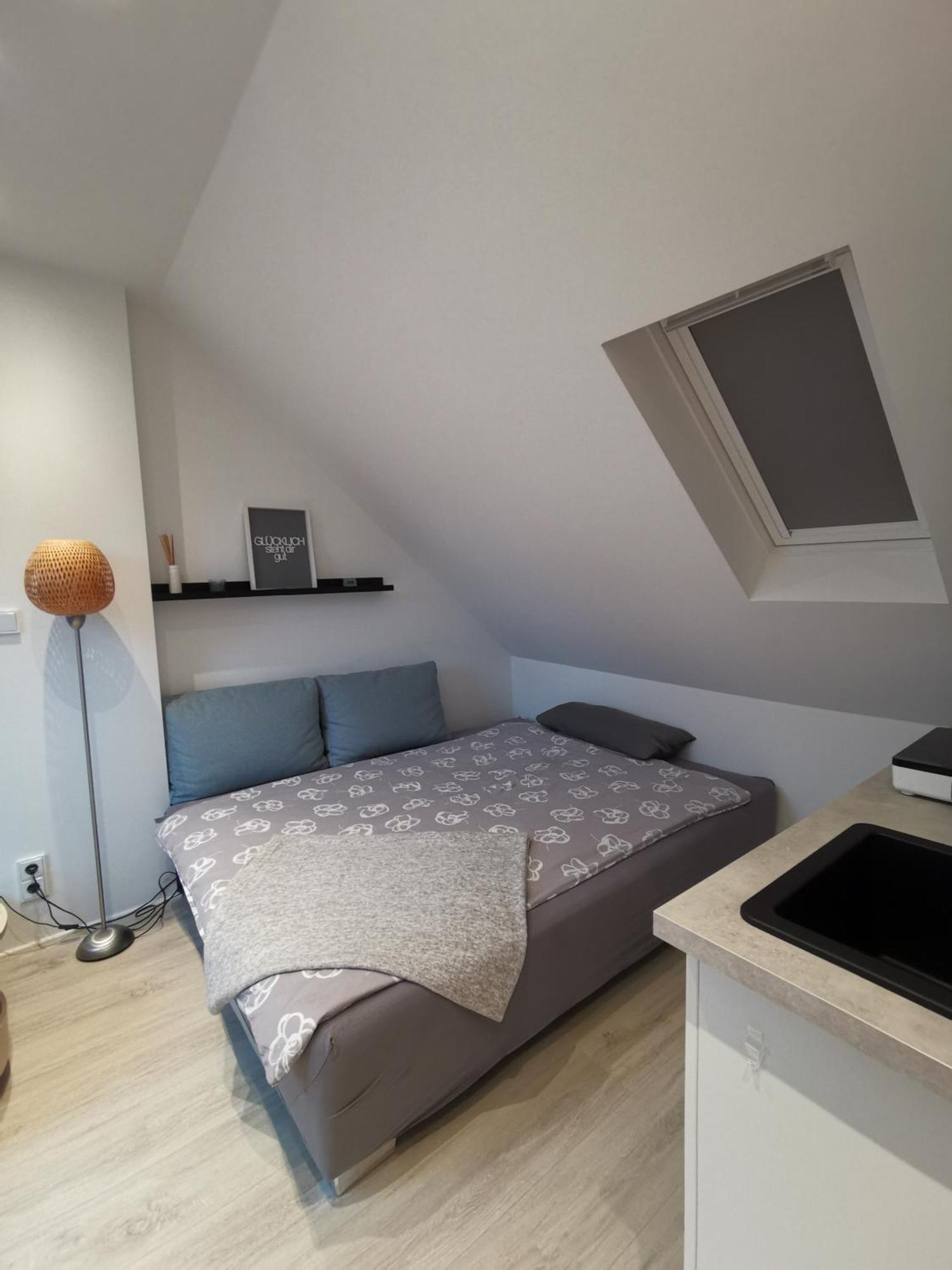 Dachzimmer Mit Kochecke Und Duschbad, Nahe Messe