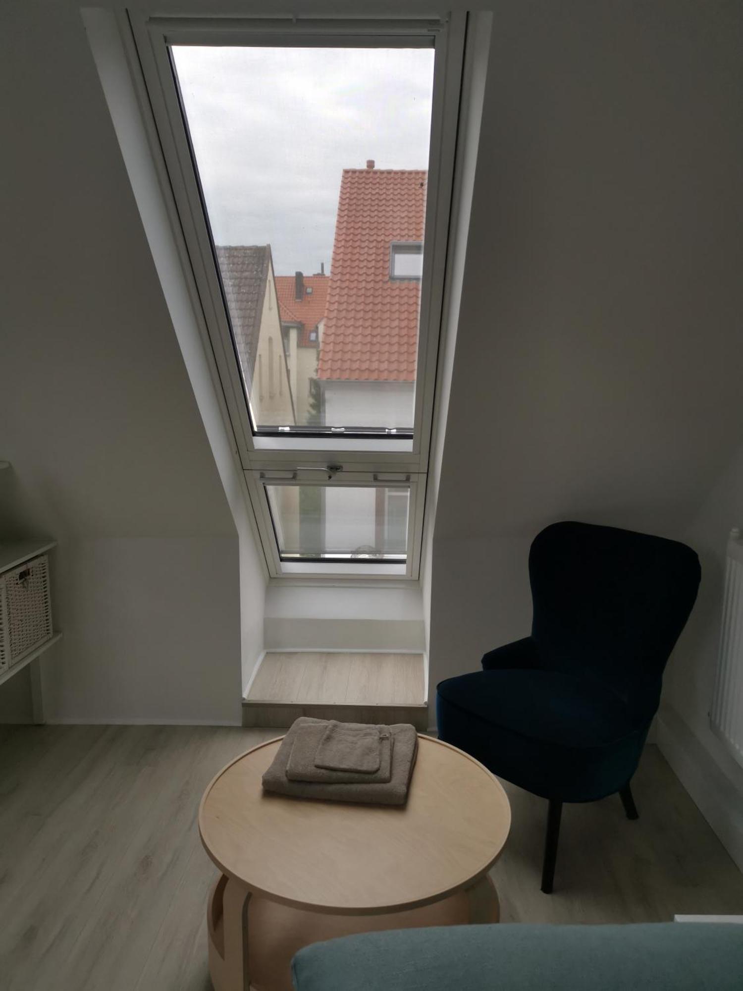 Dachzimmer Mit Kochecke Und Duschbad, Nahe Messe *