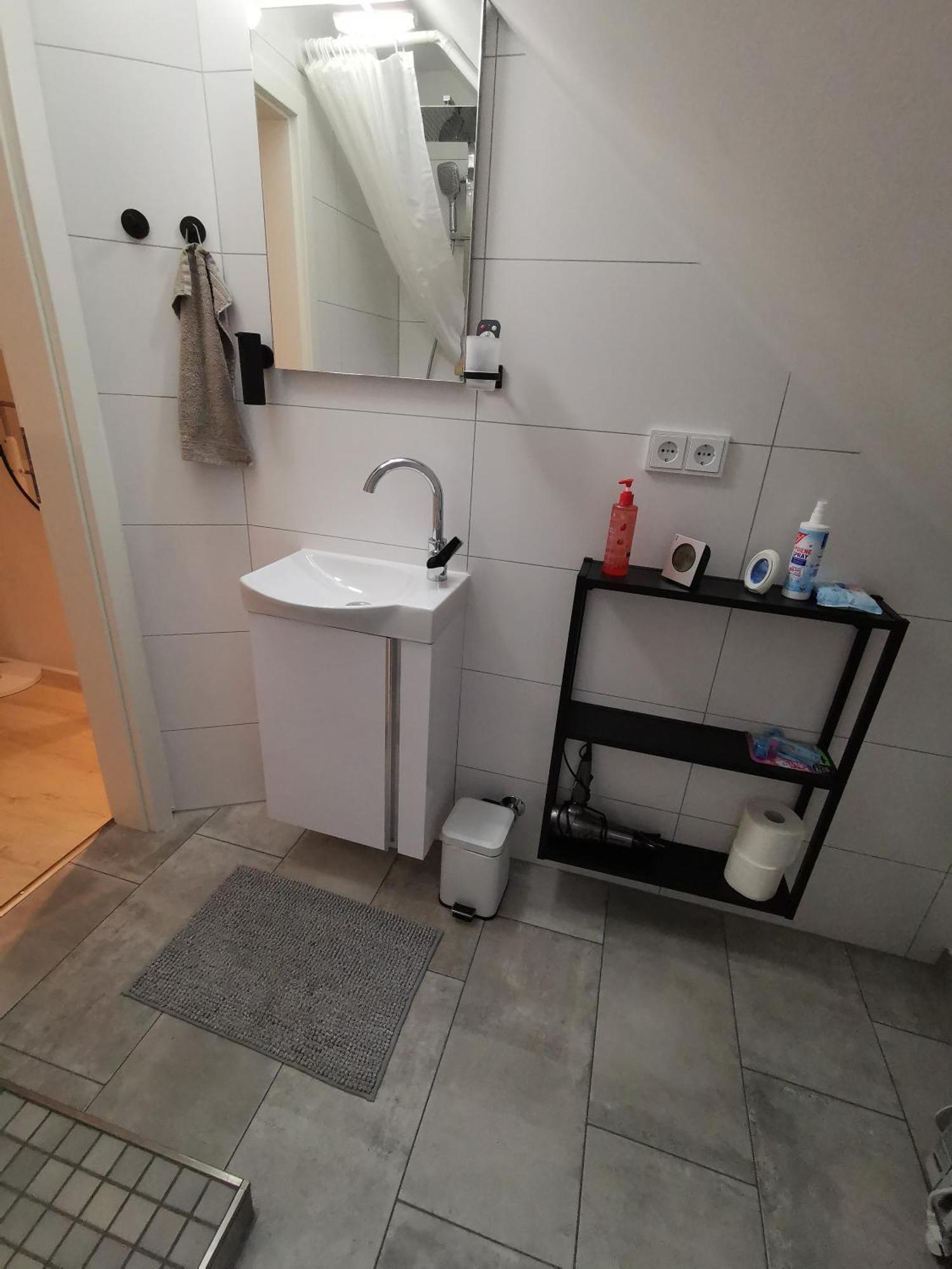 Apartment Dachzimmer Mit Kochecke Und Duschbad, Nahe Messe *